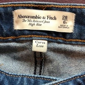 Like new Abercrombie curve love relaxed high rise 28